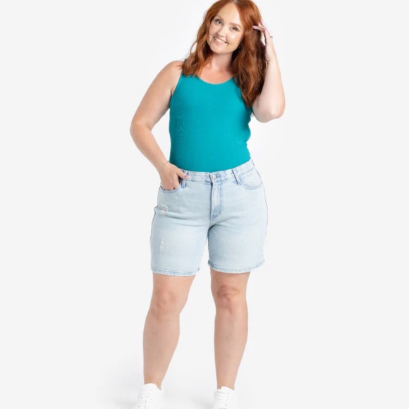 LuLaRoe Relaxed Denim Jean Shorts 42 Lagoon Wash Size 22W-23W NWOT - Picture 12 of 12